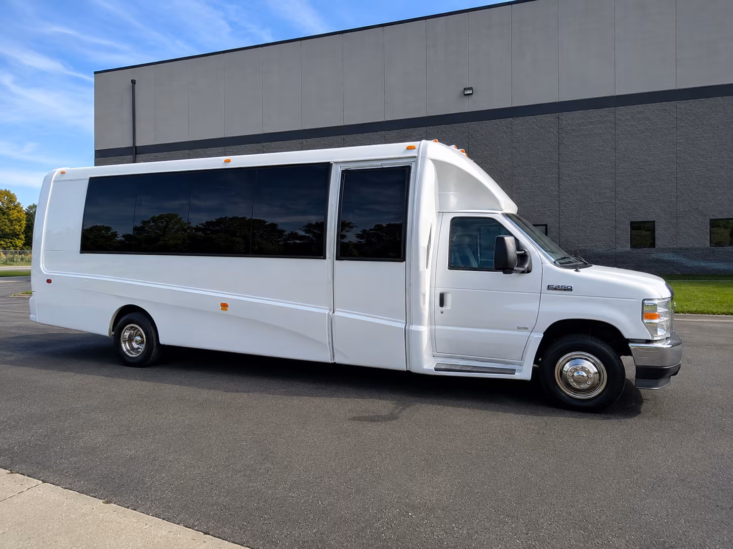 minibus rentals for scenic black hills routes and camp retreats